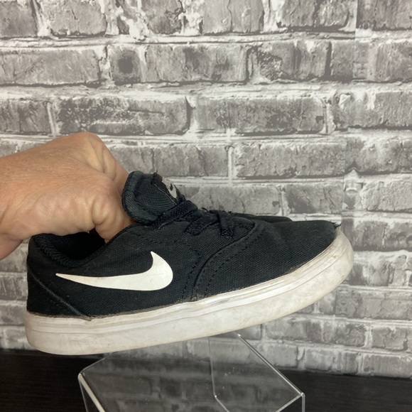 Nike - Picture 3 of 9